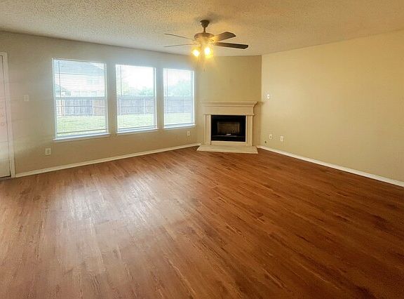 5th image of 617 Harvest Glen Dr
