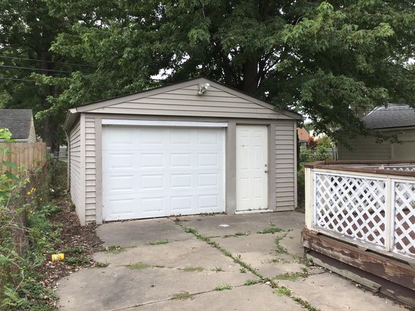 21816 Rosedale St, Saint Clair Shores, MI 48080
