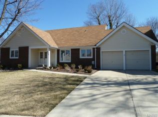 626 Huntley Heights Dr, Ballwin, MO 63021