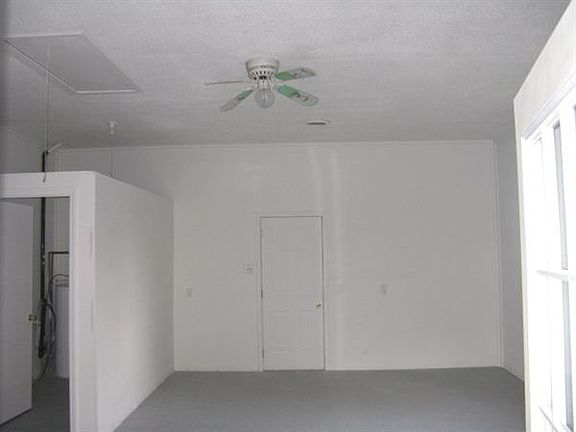 807 Oakwood Drive- enclosed garage