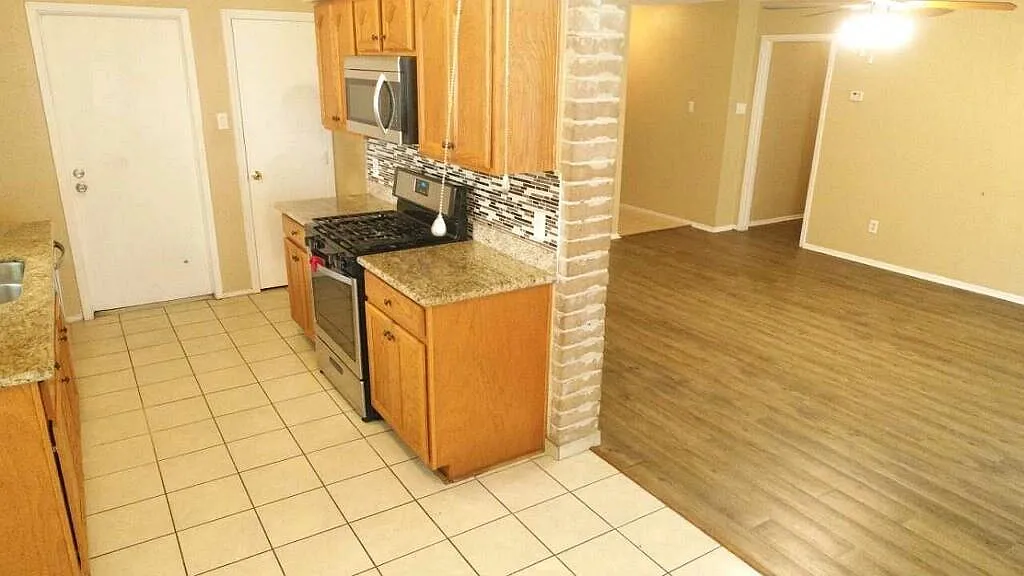 3 bed, 1294 sqft, $1,750 — Photo 4