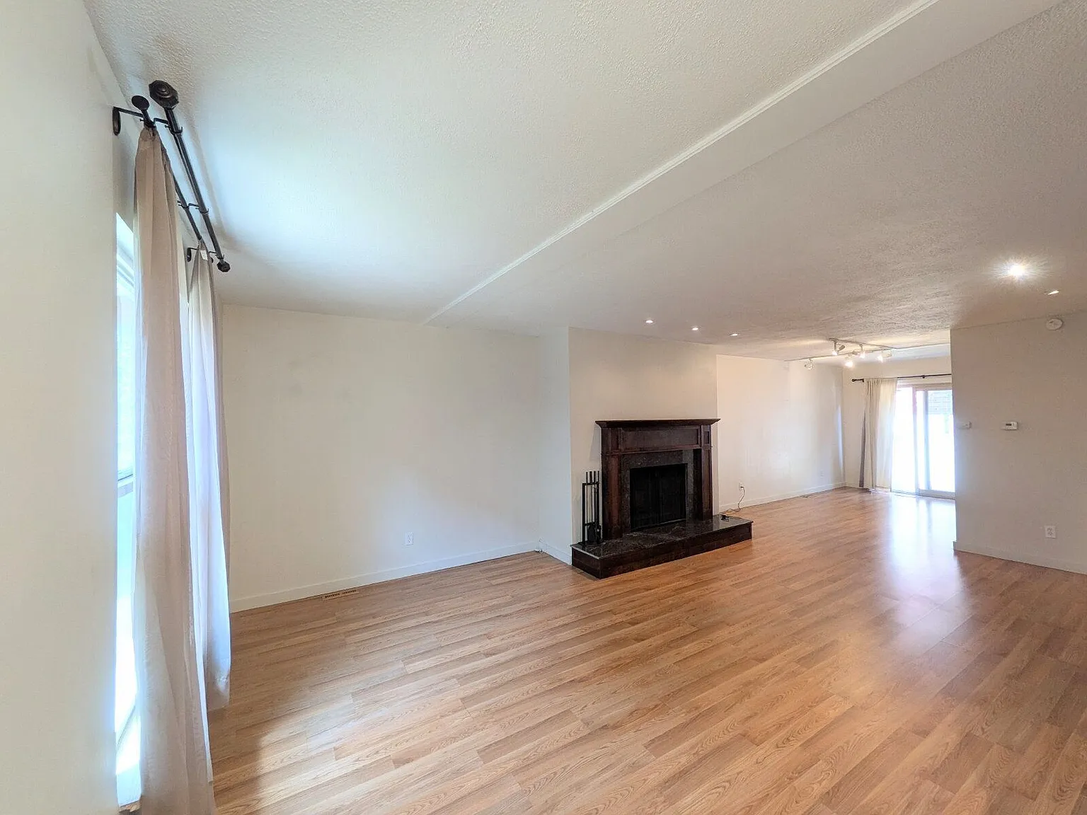 3 bed, 2.0 bath, 2061 sqft, $2,750 — Photo 3
