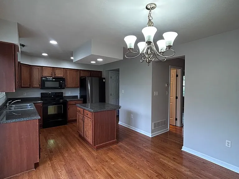 1-114 Castleview Dr — Photo 7