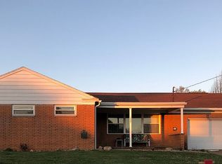 1527 Lake Hills Dr, Parkersburg, WV 26101