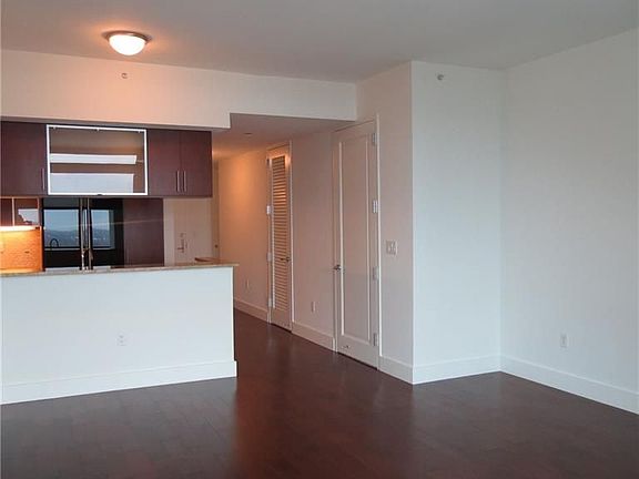 4th image of 175 Huguenot St Unit 2504