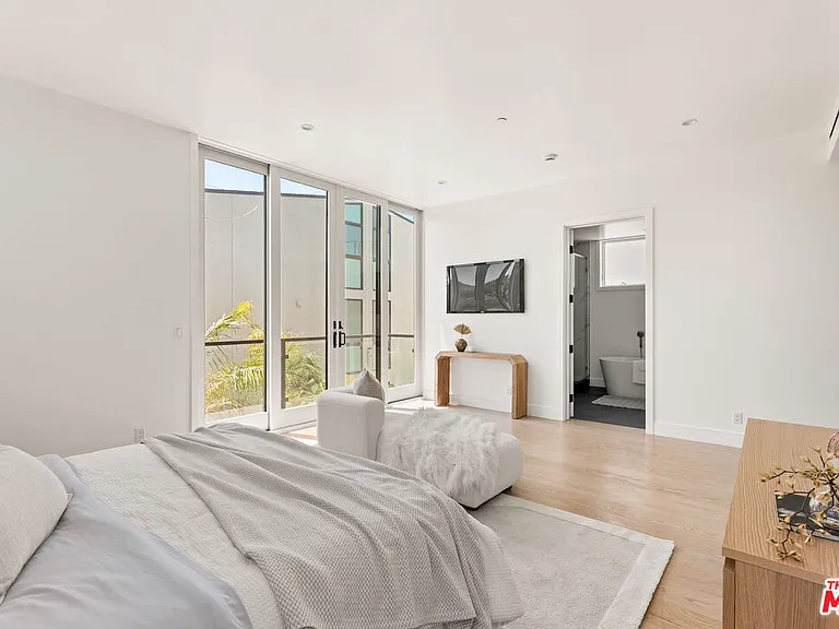 732 Indiana Ave — Photo 13