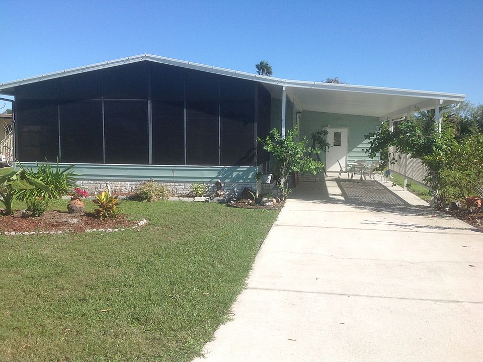 Front yard    