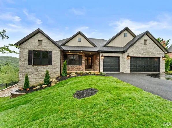 272 Merlot Ln, Saint Albans, MO 63073