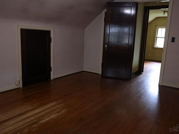 4th image of 1916 Waltham Ave