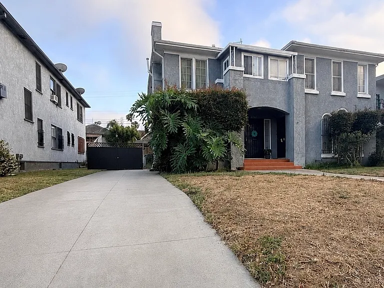 W 20th St — Photo 21