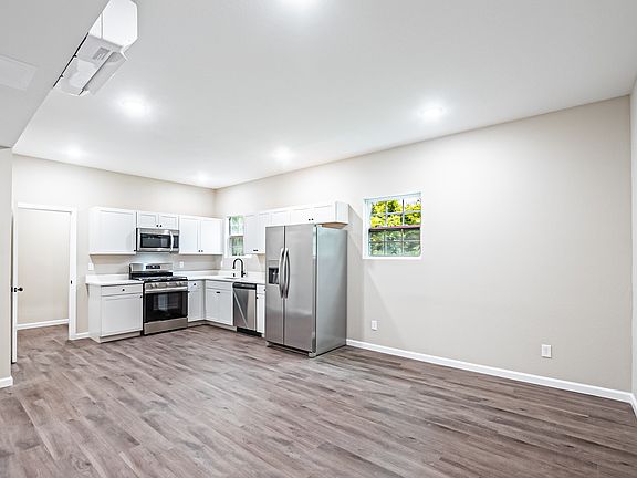 3rd image of 8419 Shaw Ave #5