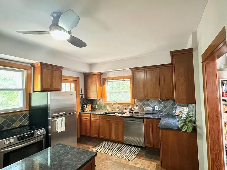634 NE 28th Ave — Photo 41