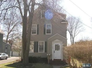 24 Van Houten St, Bergenfield, NJ 07621