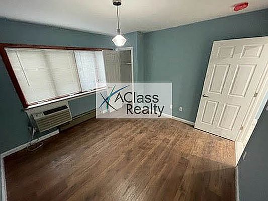4th image of 20-61 36th St #1