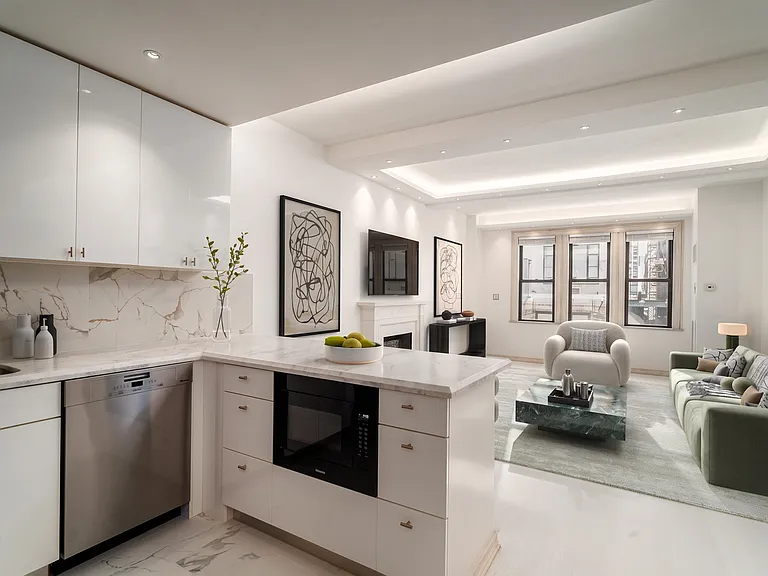 145 W 58th St #3C — Photo 1