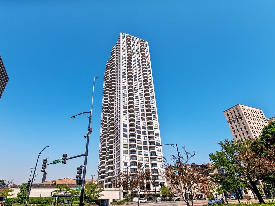 1st image of 2020 N Lincoln Park W APT 33D