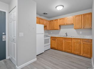 2011 Vine St #C, Green Bay, WI 54302