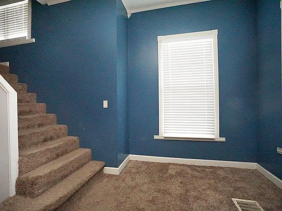 3rd image of 604 Prytania Ave