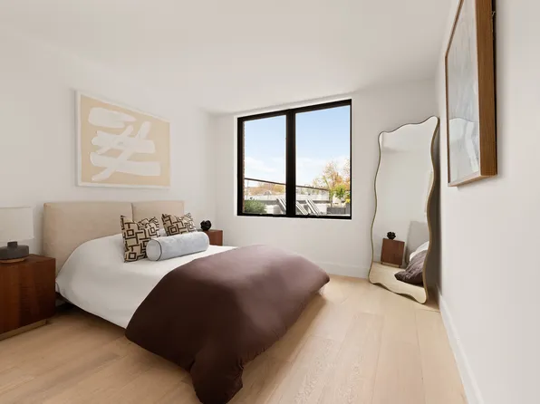 1025 Pacific Street image 4 of 8