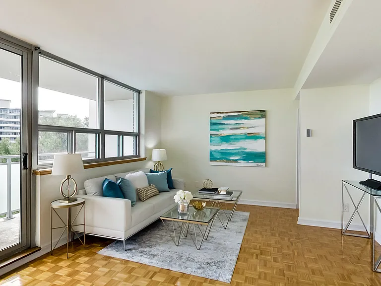 625 Roselawn Ave — Photo 26