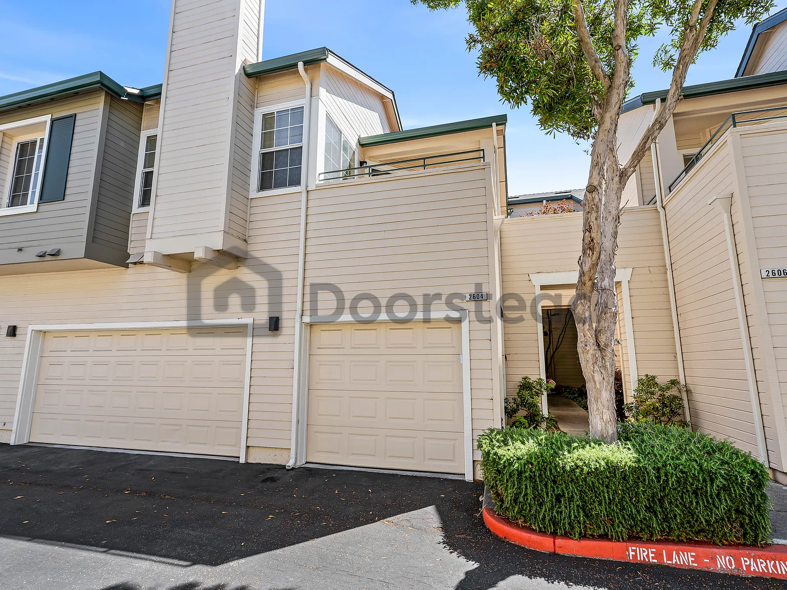 3 bed, 3.0 bath, 1251 sqft, $4,200 — Photo 3