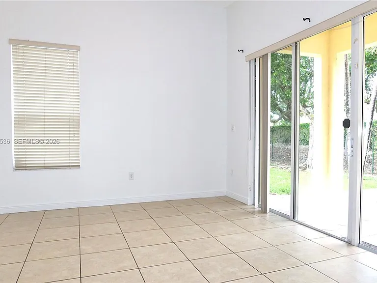 3488 NE 1st St #3488 — Photo 3