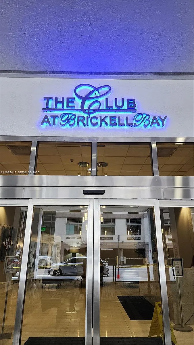 Building Photo - 1200 Brickell Bay Dr #1510