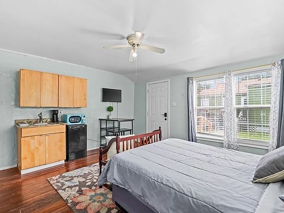 3rd image of 438 Indiana Ave
