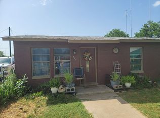 807 Peach St, Jourdanton, TX 78026