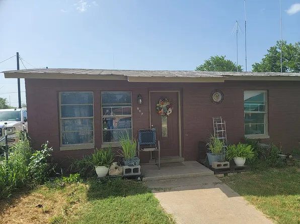 807 Peach St, Jourdanton, TX 78026