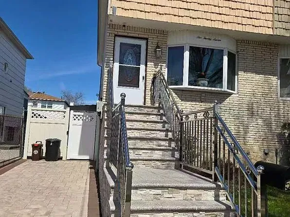 527 Naughton Ave, Staten Island, NY 10305