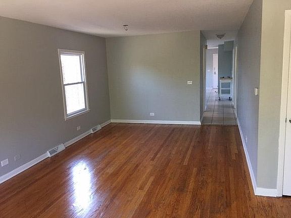 3rd image of 845 E Lilly Ln APT 3