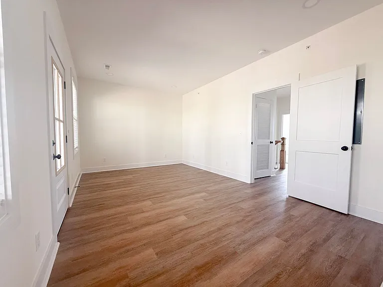 1389 Meridian St — Photo 26