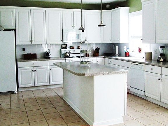 Seat 20 or more in this kitchen! 