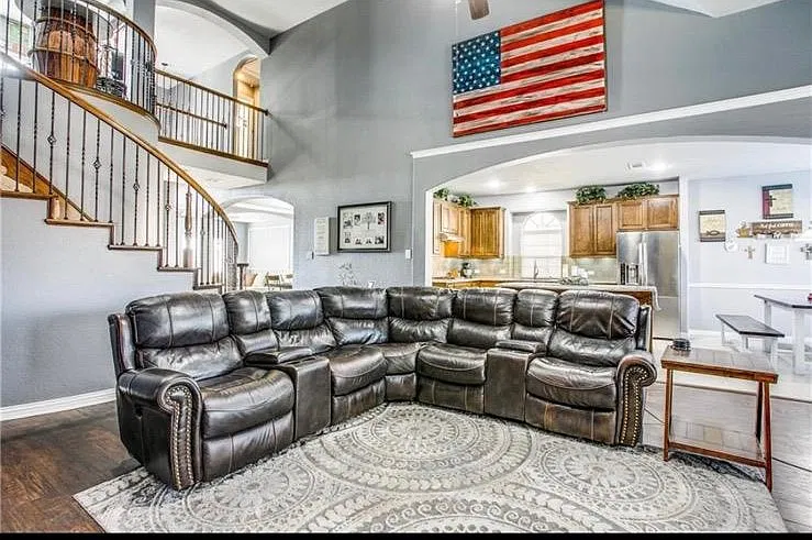 5 bed, 3.5 bath, 3687 sqft, $3,600 — Photo 4
