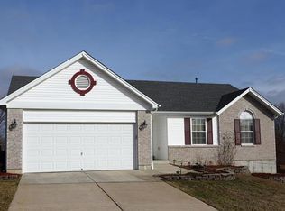 1086 Schumacher Rd, Fenton, MO 63026
