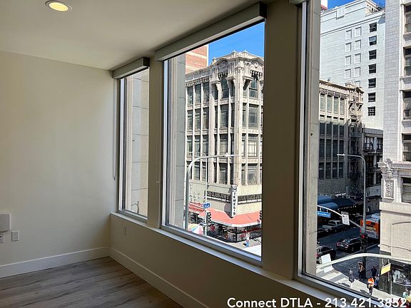 4th image of 601 S Broadway #306