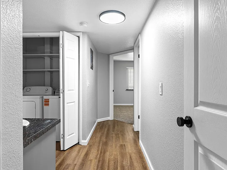 Redwood Cove Apartments — Photo 36