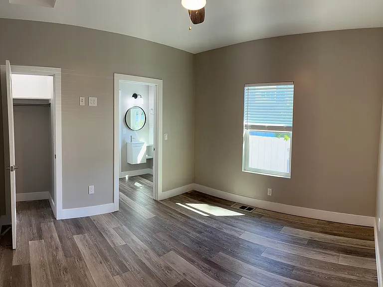 456 Foam St — Photo 14