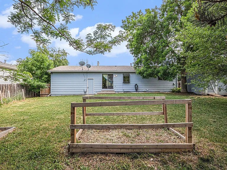 906 Mansfield Dr — Photo 17