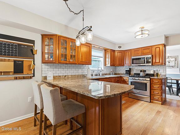 5th image of 19 Carriage Way
