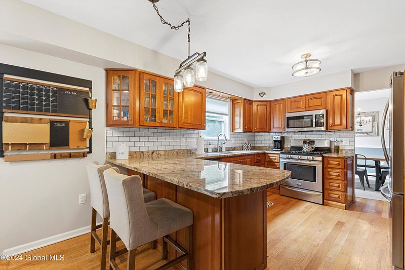 5th image of 19 Carriage Way