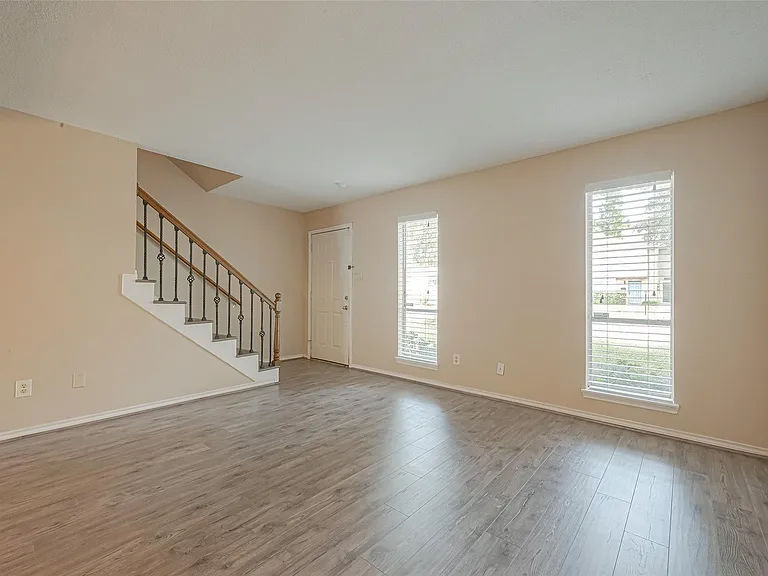 10217 Longmont Dr — Photo 6