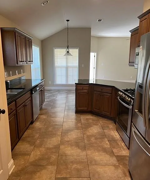 2197 Spring Grv W — Photo 6