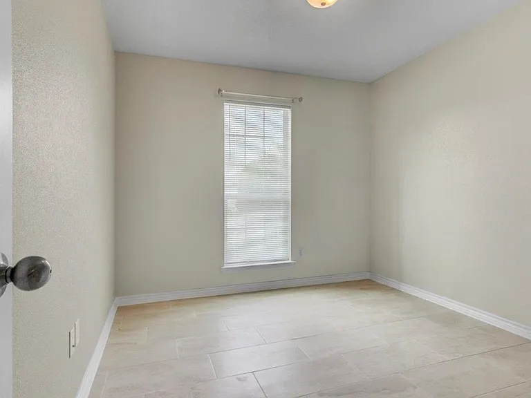 5780 Shadowbend Cir S — Photo 5