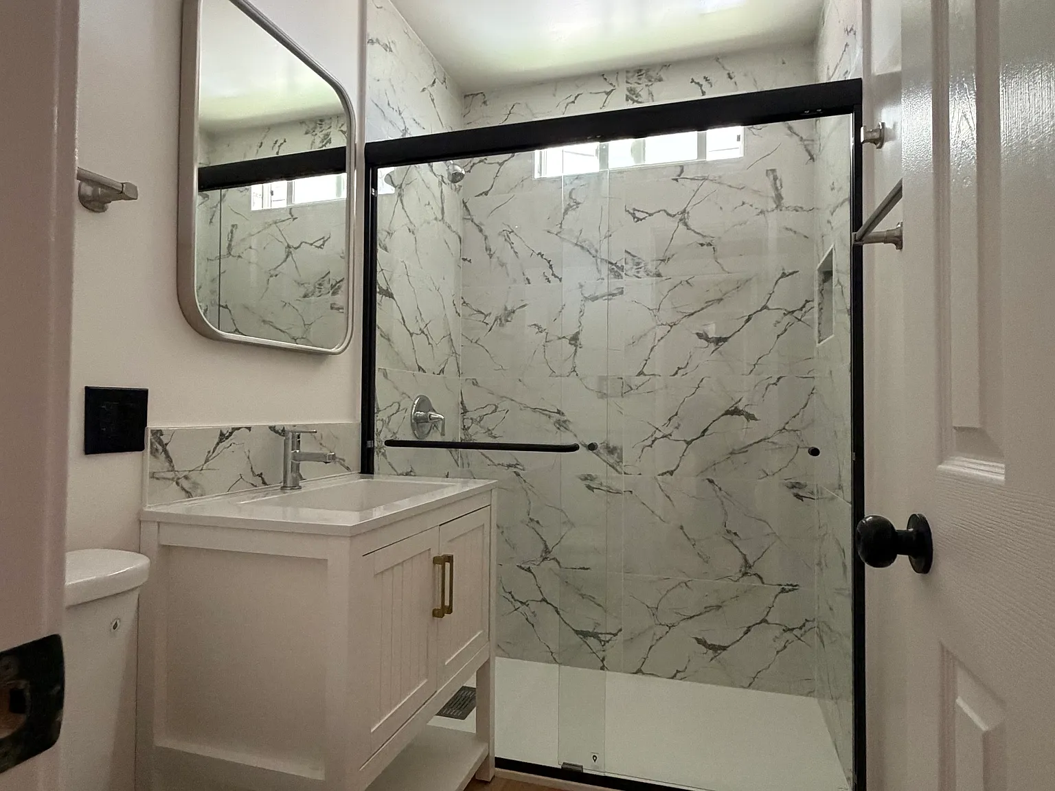 2 bed, 1000 sqft, $3,195 — Photo 2