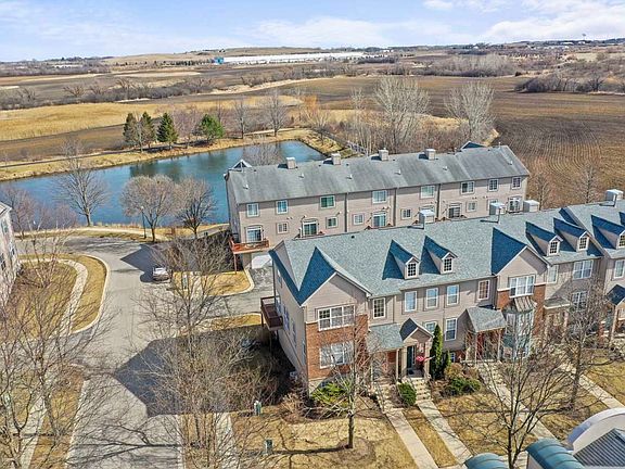 4th image of 61 Thomas Ct