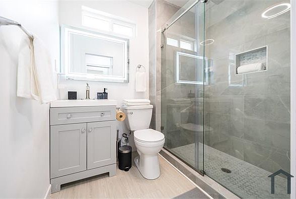 1st image of 3007 E 4th St #1-4