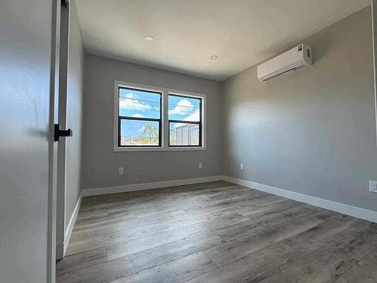 12222 Emrys Ave — Photo 8