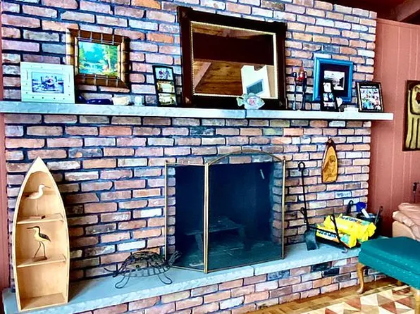 131 Highland Ln, Hawley, PA 18428